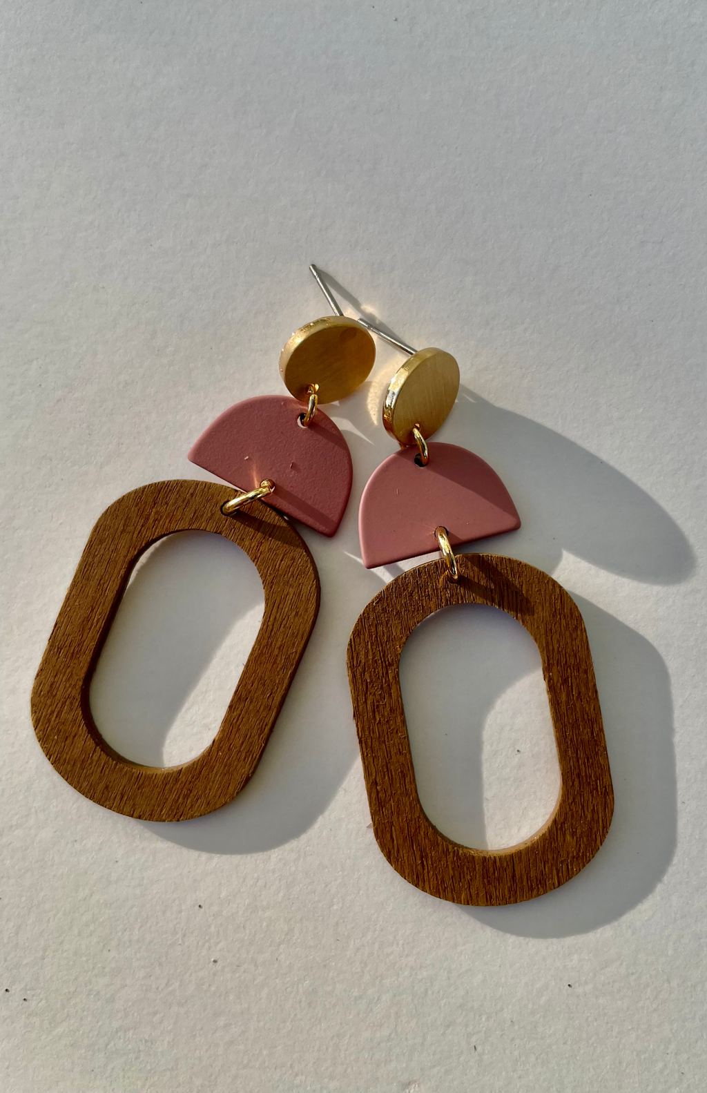 METAL WOOD MIX OVAL DANGLE EARRING