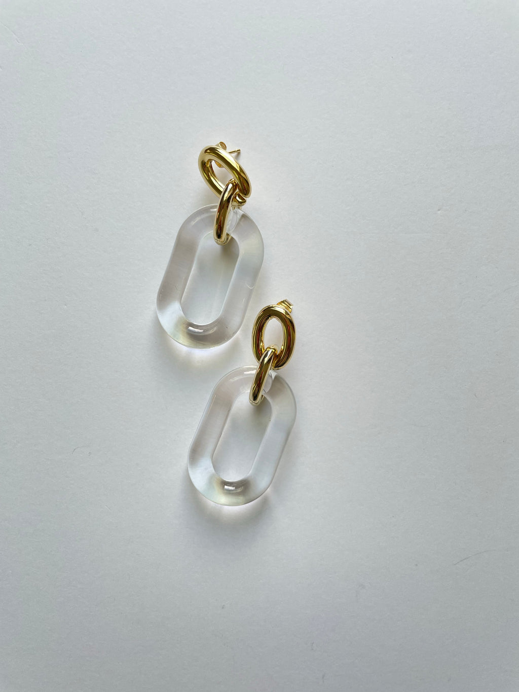 CLEAR OVAL EARRING