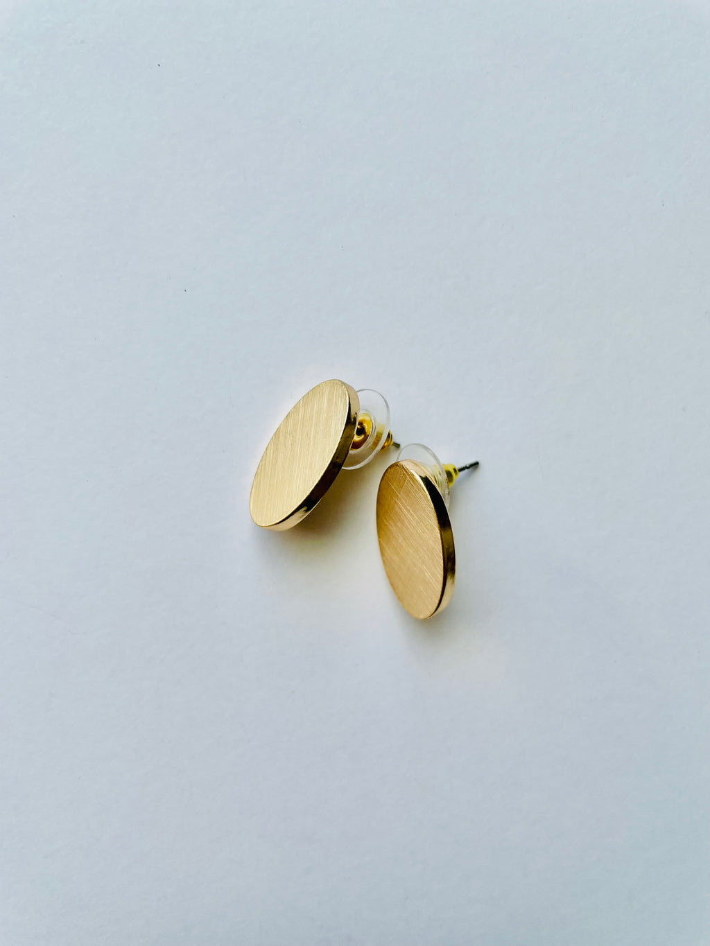 METAL OVAL TEXTURE STUD EARRING