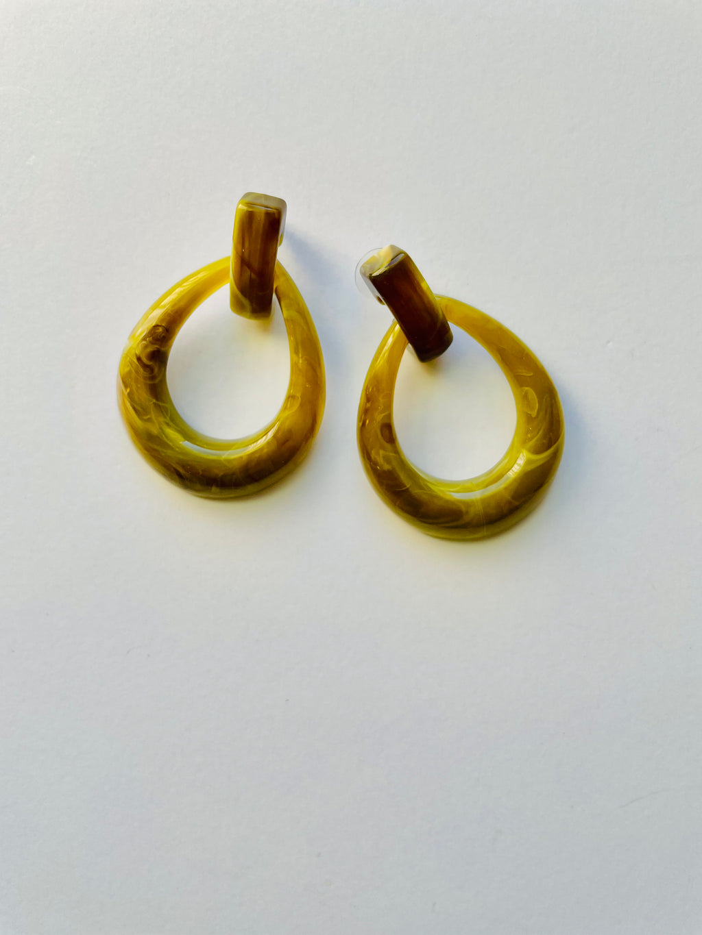 TEARDROP DANGLE EARRING