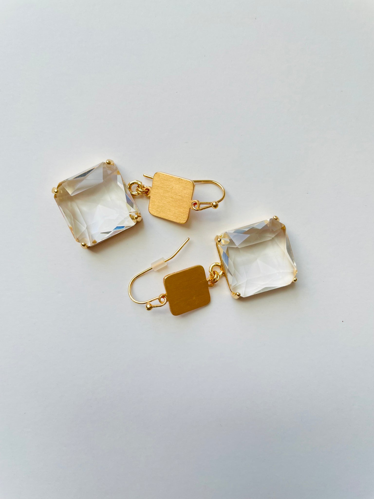 CRYSTAL GOLD SQUARE EARRINGS