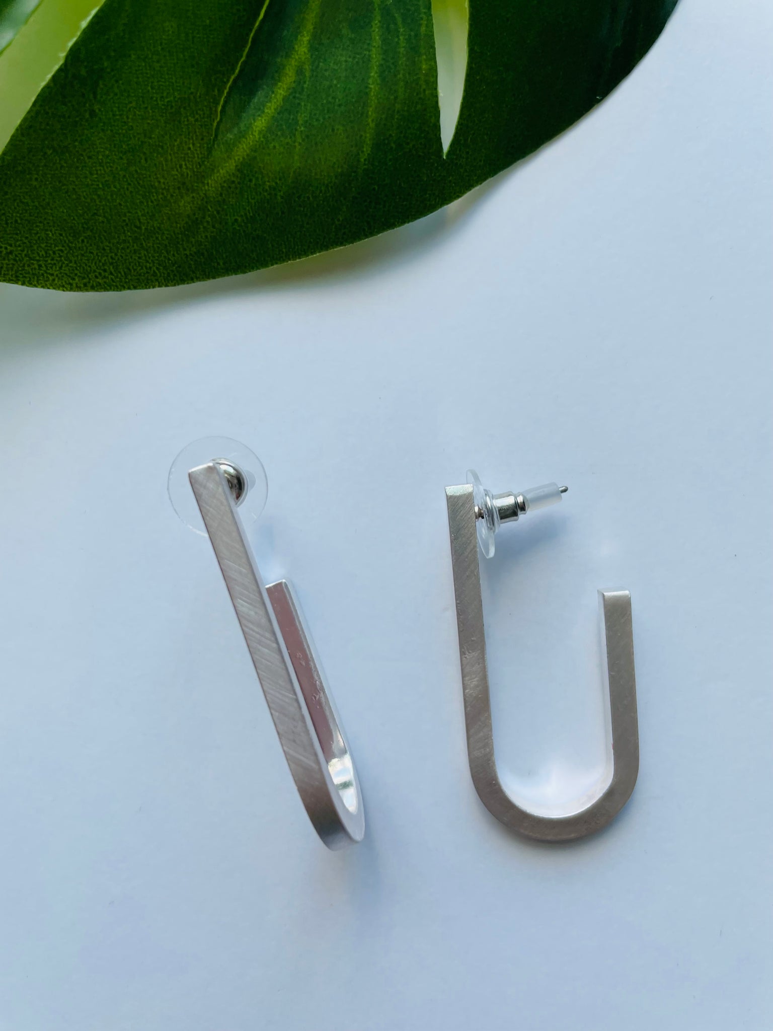 SILVER U EARRING