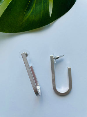 SILVER U EARRING
