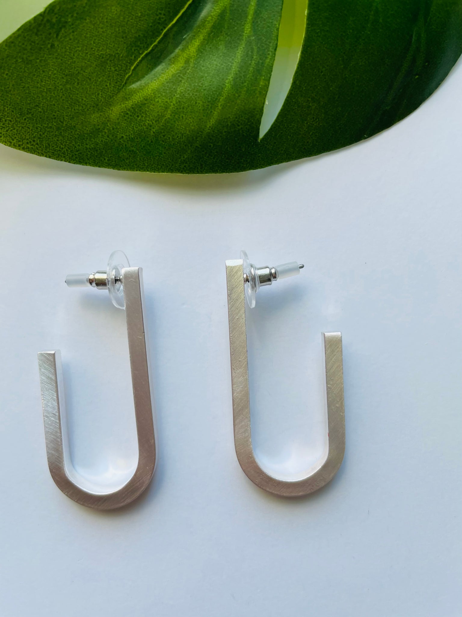 SILVER U EARRING