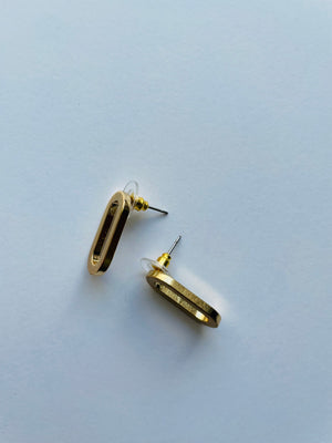 CHIC OVAL STUD EARRING