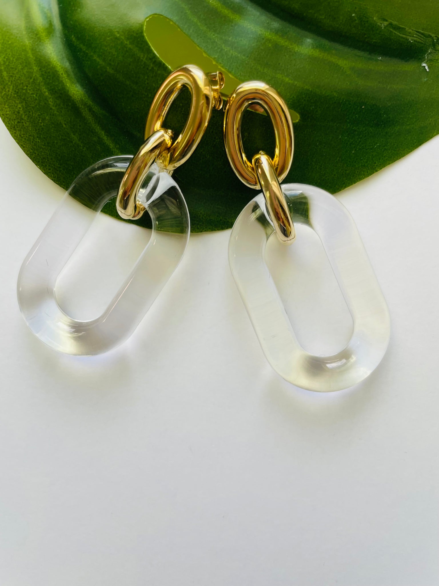 CLEAR OVAL EARRING