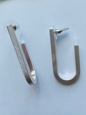 SILVER U EARRING
